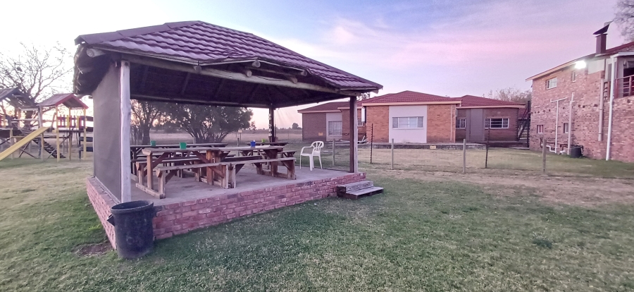 7 Bedroom Property for Sale in Harpington A H North West